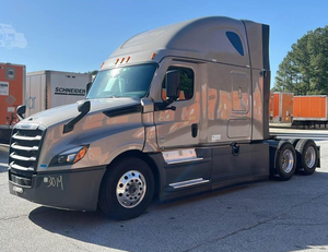 Camiones Freightliner Cascadia 126 Sleeper Usados 2023 2022 2021, Camión con Cabina Condominial 72, 455HP, Transmisión Automática de 12 Velocidades - Product Image 2