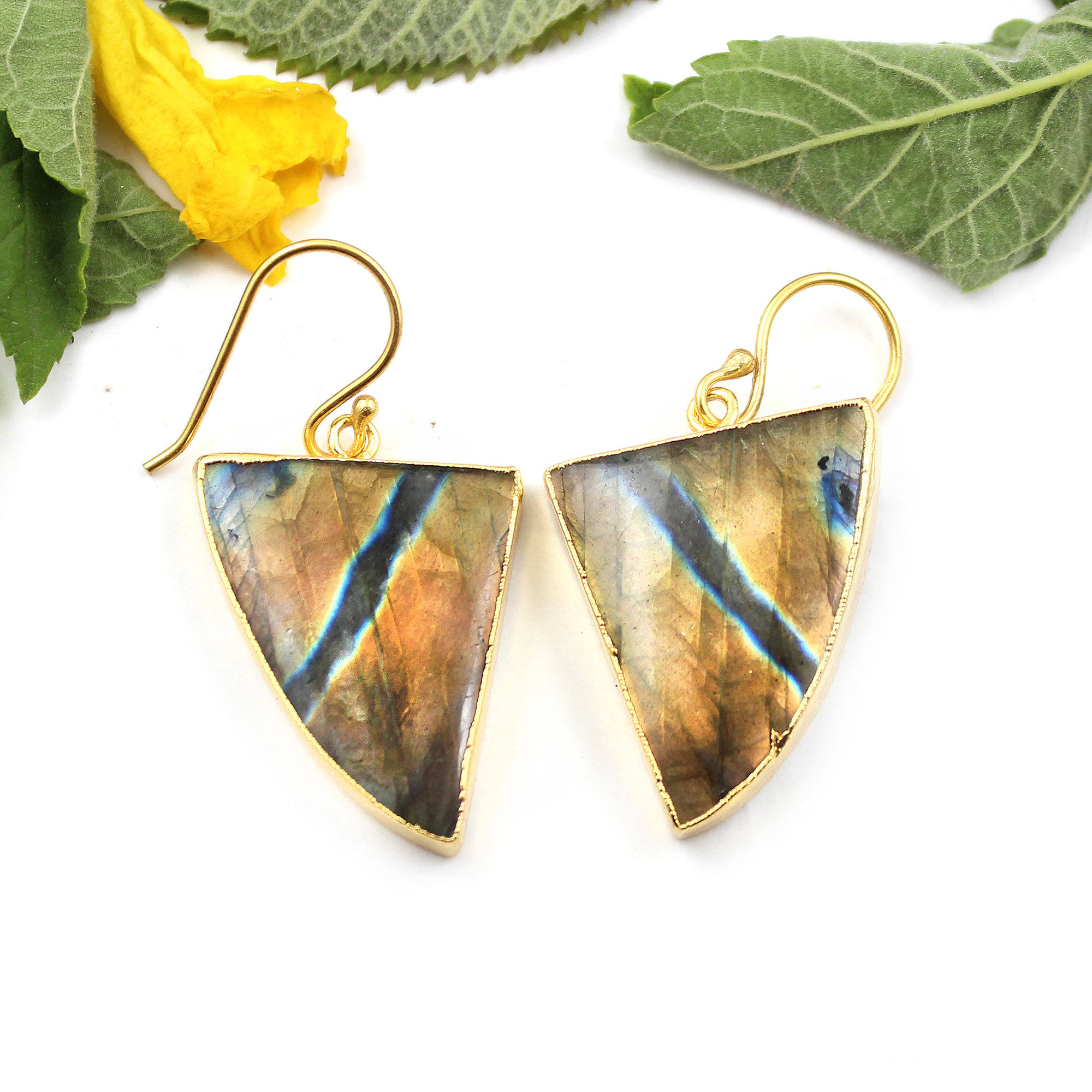 หินลาบราดอไรต์