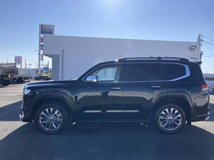 SUV d'occasion 2023 d'occasion à prix abordable, transmission intégrale, sièges en cuir, intérieur sombre, toit ouvrant panoramique, moteur 4.5L Euro IV, caméra de recul 360°, écran tactile - Product Image 6