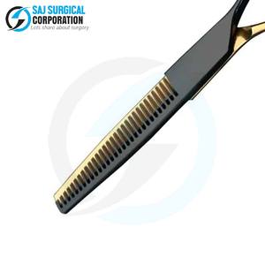 Tijeras de adelgazamiento Premium con estilo negro y dorado Diseño exclusivo Acero alemán Cuchillas de 30 dientes Grabado personalizado Lujo - Product Image 5