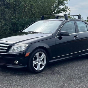 Mercedes-Benz C300 Sedán 2010 usado en buen estado - Product Image 1