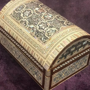 Caja de Almacenamiento de Joyas de Madera con Incrustaciones de Madreperla, Grabada con Diseños Florales, de Lujo Moderno y Elaborada Artesanalmente, para Mujeres, Decoración para el Hogar, Hotel u Oficina - Product Image 1