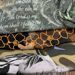 เสื้อสเวตเชิ้ตผู้ชายพิมพ์ลายดิจิทัลแบบกำหนดเอง ผ้าฝ้าย 100% ทรงหลวม สีสันหรูหรา ดีไซน์บล็อกสี ไหล่ตก ลายพราง - Product Image 4