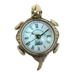 Horloge de conception de tortue antique en laiton nautique Design rare Horloge décorative de table et de bureau Horloge vintage en métal massif