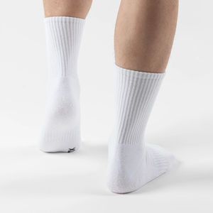 Chaussettes de sport personnalisées avec logo, haute qualité, OEM, chaussettes de performance en coton pour hommes, chaussettes de sport confortables et amortissantes pour la course à pied - Product Image 6