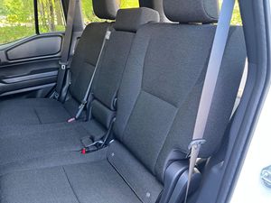 Toyota Land Cruiser 1958 de 2025, Auto de Bajo Kilometraje, Caja de Cambios Automática, Dirección Suave, Gasolina/Eléctrico - Product Image 6