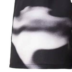 Pantalones cortos cómodos de cintura elástica para hombre, ropa deportiva ligera con estampado de sublimación, patrón sólido de satén de seda - Product Image 2