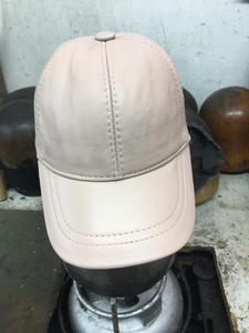 Berretti da Baseball in pelle alla moda con tesa curva per sport all'aria aperta - Product Image 4