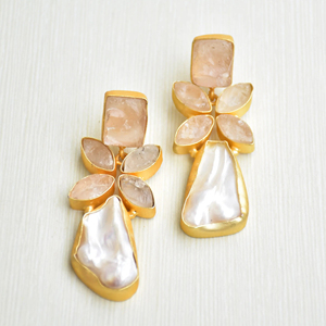 Boucles d'oreilles pendantes en laiton naturel, perles de qualité supérieure, pierres organiques, laiton plaqué rhodium, design bohème chic, parfait pour la vente en gros - Product Image 6