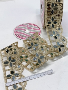 Rubans et lacets brodés à la machine à motifs scalaping fabriqués sur mesure en divers modèles et couleurs pour robes de mariée - Product Image 2