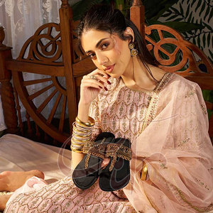 Service OEM, dernière conception, qualité supérieure, chaussures pour femmes Kolhapuri, antidérapantes, personnalisables, semelle extérieure en cuir naturel, faible MOQ - Product Image 5