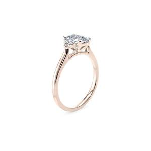 Bague de fiançailles en forme de grappe de taille émeraude pour femmes - Product Image 6
