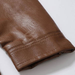 แจ็คเก็ตหนังวัวแท้ผู้ชายขายดี แฟชั่นใหม่สำหรับฤดูหนาว กันลม ระบายอากาศได้ดี พร้อมโลโก้ด้านหน้า - Product Image 5