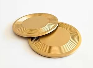 Posavasos de metal fundido dorado moderno hecho a mano, Juego de 4 formas cuadradas con Diseño a rayas para uso en mesa, venta superior - Product Image 4