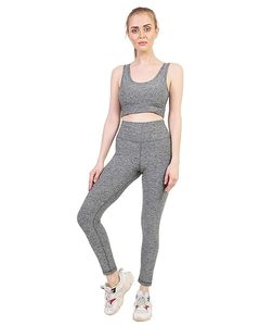 Ensemble de yoga gris pour femmes élégantes, haut court et short, ensemble de yoga deux pièces sans couture, vêtements d'entraînement confortables - Product Image 3