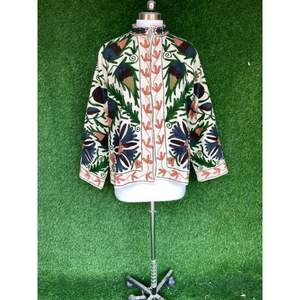 Chaqueta bordada Suzani de algodón indio, chaqueta de invierno para mujer hecha a mano, chaqueta de tela de algodón TNT, abrigo Unisex - Product Image 4