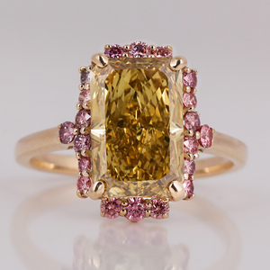 Bague de fiançailles pour femme élégante en or 10KT jaune diamant coupe rayonnante serti Halo classique laboratoire rose créé diamant certifié IGI - Product Image 1
