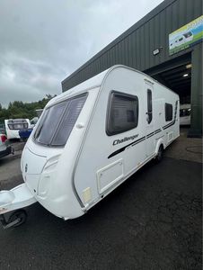 Mini-caravane moderne remorquable avec cuisine et salle de bain. - Product Image 5