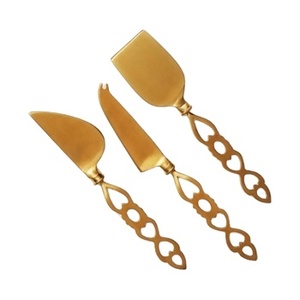 Ensemble de 3 couteaux à fromage et à beurre en acier inoxydable avec finition dorée, parfait pour le service sur table, ustensiles de cuisine, manche design - Product Image 1