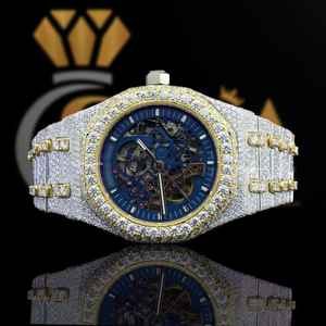 Reloj de movimiento automático de diamante VVS Moissanite totalmente helado para hombre de lujo con esfera de esqueleto azul y detalles dorados - Product Image 3