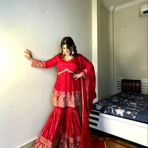 Top Georgette de imitación puro de calidad de exportación con hermoso hilo completo con secuencia bordada Georgette Sharara con juego Dupatta - Product Image 1