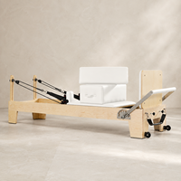 Mesin Pilates Reformer Berbingkai Kayu Maple dengan Footbar dan Sandaran Kepala yang Dapat Disesuaikan untuk Studio Rumah dan Latihan Kebugaran
