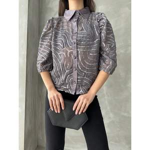 Blusas y Tops de Tul Bordado con Lentejuelas Grises para Mujer, Marca Topshow, Venta al Por Mayor - Product Image 4