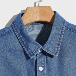 Chaqueta Bomber Unisex de Mezclilla con Logo Frontal, Nueva, Lavada, con Costuras en Contraste, Cierre de Cremallera y Solapa Recubierta - Product Image 2