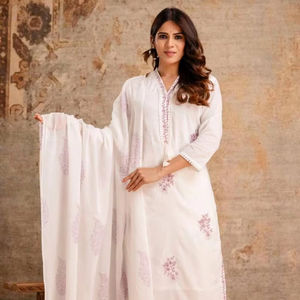 คอลเลกชั่นผ้าฝ้ายสำเร็จรูปสำหรับงานปาร์ตี้เสื้อผ้าอินเดียและปากีสถาน - Product Image 1