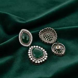 Boucles d'oreilles pendantes en onyx vert plaqué or faites à la main, bijoux ethniques indiens perlés pour femmes à bon prix - Product Image 2