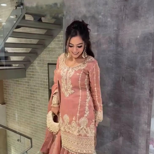 Colección de Diseñador, Top de Seda Chinon con Bordado Zari de Lentejuelas Pesadas y Sharara Salwar con Encaje en los Cuatro Lados para Bodas y Fiestas - Product Image 1