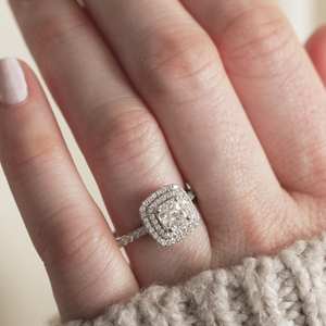 Anillo de compromiso de doble halo CZ blanco de corte princesa de 5mm en plata chapada en oro | Pave Band joyería nupcial de la boda - Product Image 3