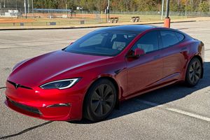 Tesla Model S Plaid Ultra Rojo 2023 USADO MÁS VENDIDO - Product Image 6