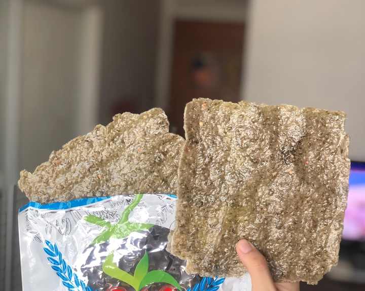 Custom Pack OEM Toasted Seaweed Rice Paper Spicy and Salty Snack for Adults and Children Vietnamese Grilled Seaweed Rice Paper