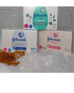 Jabón para Bebés JOHNSON, 3 Variantes, el Más Vendido, en Caja de Cartón, para Bebés y Niños Menores de 1 Año - Product Image 1