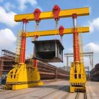 Grúa Pórtico Hidráulica de 4 Toneladas con Sistema de Elevación Telescópico de Cilindros Multietapa y Desplazamiento sobre Rieles para Manejo de Cargas Pesadas