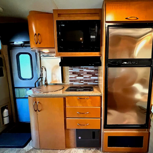 ผู้จัดจำหน่ายรถบ้านมือสอง ปี 2015 รุ่น T h o r Siesta Sprinter 24SA ประเภท Class B+ - Product Image 2
