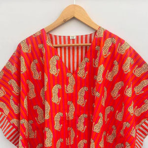 Vestido Mini Kaftan Floral Indio de Algodón, Cintura Natural, Hecho a Mano, Cuello en V, Ropa de Dormir para Mamás - Product Image 1