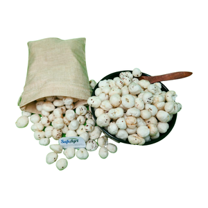Makhana de calidad premium hecho tostando las semillas de loto en una sartén u horno hasta que estén crujientes y comidas con sal Peppe - Product Image 4