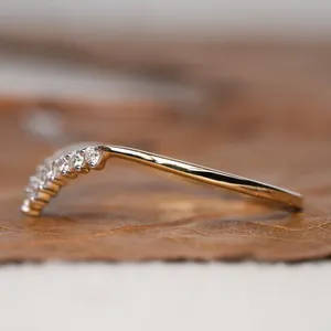 Bague en diamant incurvée adorable pour femme pour mariage - Product Image 3