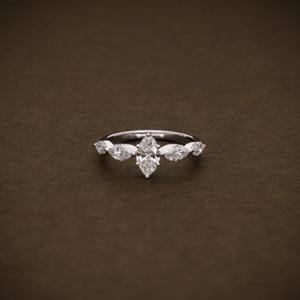 Anillo de Compromiso con Diamante Cultivado en Laboratorio, Corte Marquesa, 1.22 CTW, Anillo de Cinco Piedras, Diamante Certificado F VVS1 VVS2, Anillo Art Deco Único - Product Image 3