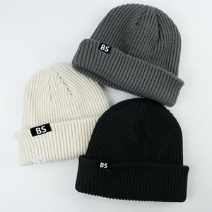 Gorro de Invierno de Primera Calidad con Puño, Gorros Elegantes y Cálidos con Logotipo Personalizado para Hombre y Mujer, Gorras Bordadas - Product Image 1