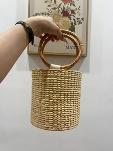 SAC À POIGNÉE DE HYACINTHE D'EAU À CYLINDRE FAIT MAIN MEILLEUR PRIX SAC À LA MAIN PANIER DE HYACINTHE D'EAU DU VIETNAM - Product Image 3