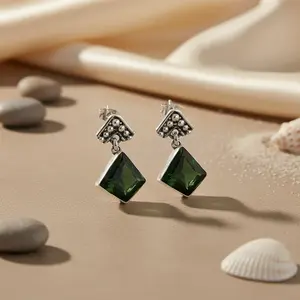 Boucles d'oreilles géométriques pour femmes en argent 925 avec onyx et plaqué or 14 carats, tendance et mignonnes pour les fiançailles, accent rubis et diamant - Product Image 2