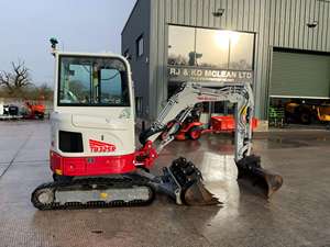 Excavatrice compacte Takeuchi TB350R d'occasion – Haute efficacité, construction robuste pour la construction et l'agriculture – Moteur inclus – À vendre - Product Image 3