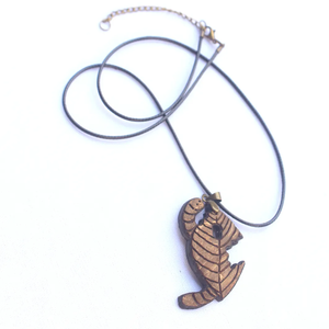 Collar de oruga pequeña de cáscara de coco-hecho a mano y ecológico | Viet Fargimex - Product Image 2