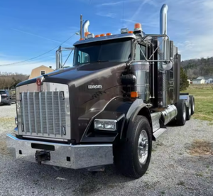 รถบรรทุกหัวลากแบบมีห้องนอน T800 Tri Axle Sleeper มือสองสภาพดี - หลังคาปานกลาง 601 แรงม้า เกียร์ธรรมดา 18 สปีด - Product Image 2