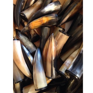 Abridor de Botellas de Cuerno de Búfalo con Tema Vikingo Moderno y Abridor de Latas 2 en 1, Utensilios de Bar Hechos a Mano Sostenibles para Amantes de la Cerveza - Product Image 4