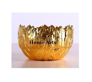 ชามเสิร์ฟอาหารอลูมิเนียมดีไซน์รูปใบไม้พร้อมช็อคโกแลตสีทอง - Product Image 1