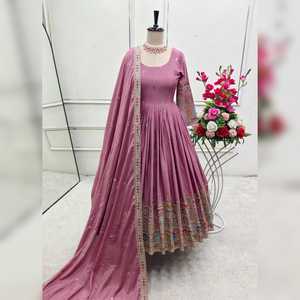 Vestido de seda Cinon puro pesado-Conjunto Pent Dupatta Totalmente cosido Listo para usar Seda Cinon pura con trabajo de codificación de bordado pesado - Product Image 1